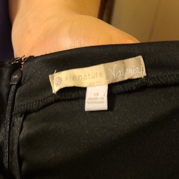 Formal dress - Picture 4 of 4